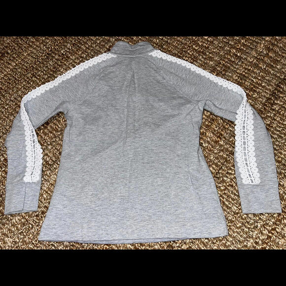 Lilly Pulitzer SZ XS Gray Skipper Popover Sweatshirt Peek-A-Boo Lace Sleeve - Picture 2 of 6